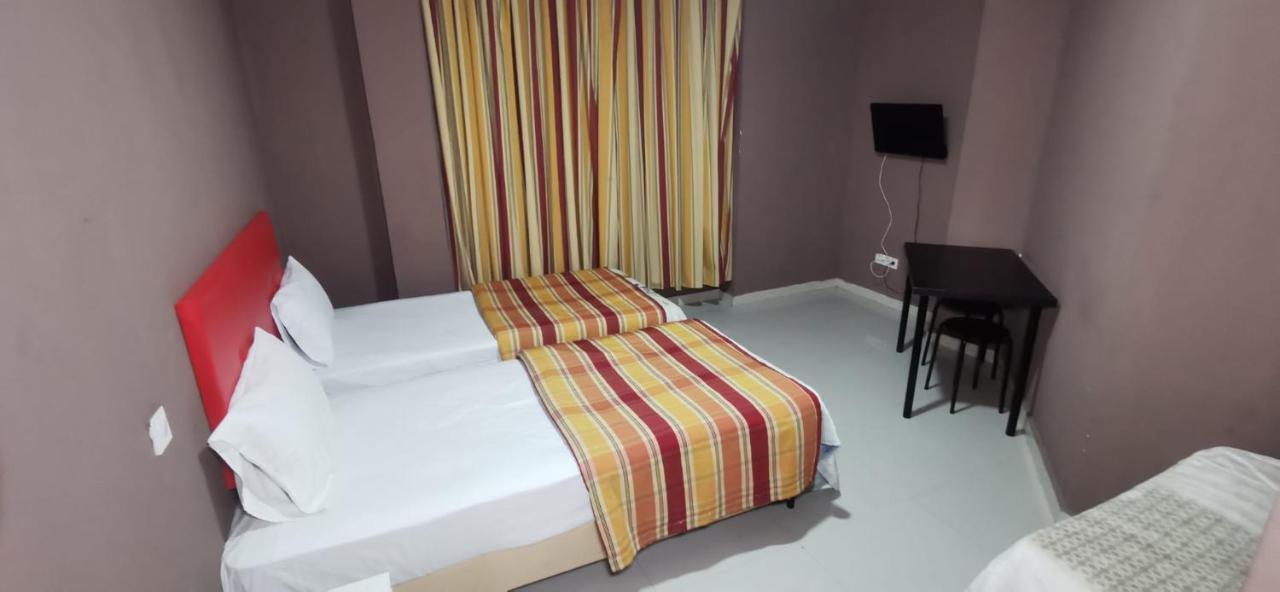 Hostal Gracia Torrejón de Ardoz Extérieur photo